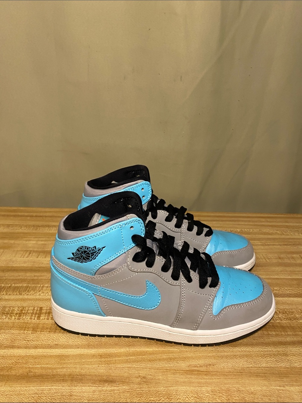 Nike Air Jordan 1 Retro Hi Tide Pool GS Sneakers size 4.5Y